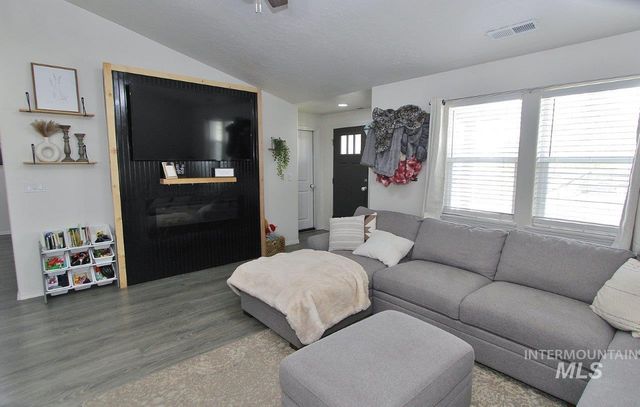 695 Stanley Lake St, Middleton, ID 83644