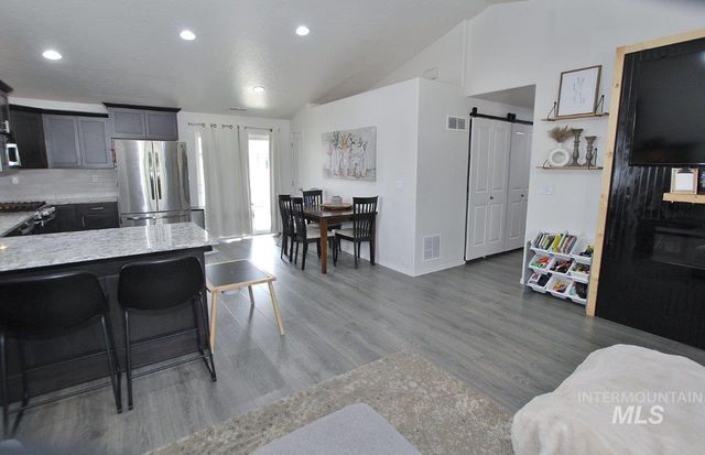 695 Stanley Lake St, Middleton, ID 83644