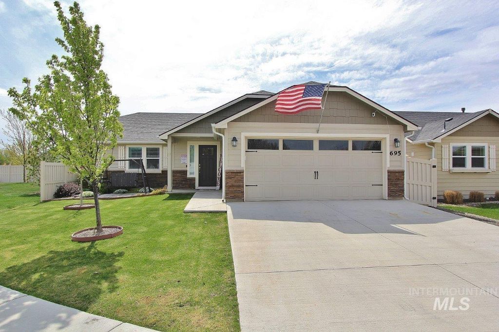 695 Stanley Lake St, Middleton, ID 83644