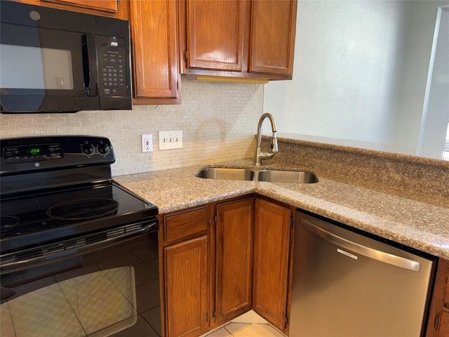 2121 El Paseo Street 1305, Houston, TX 77054