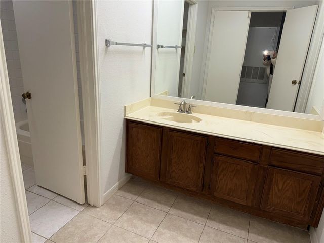 2121 El Paseo Street 1305, Houston, TX 77054