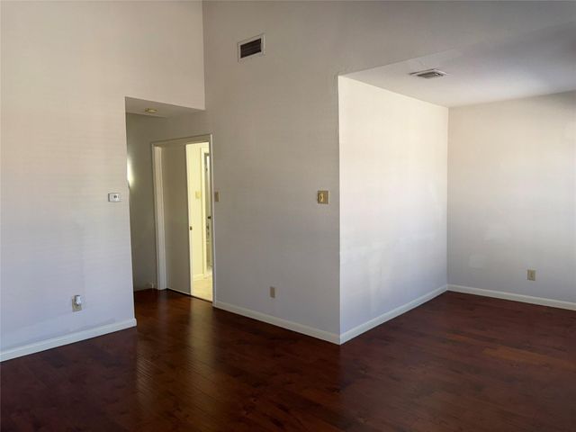 2121 El Paseo Street 1305, Houston, TX 77054