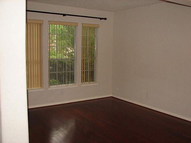 130 Annes Way, Stafford, TX 77477