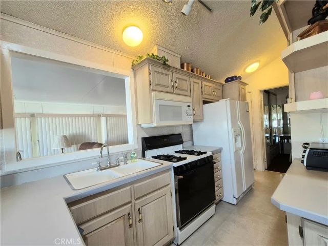 1295 S Cawston 245, Hemet, CA 92545