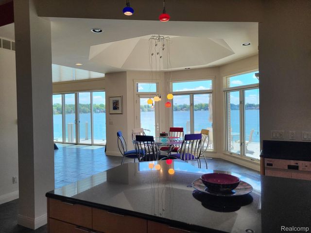 1296 Labrosse Drive, Waterford Charter Township, MI 48328