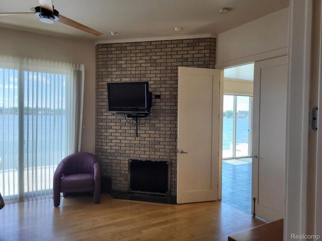 1296 Labrosse Drive, Waterford Charter Township, MI 48328