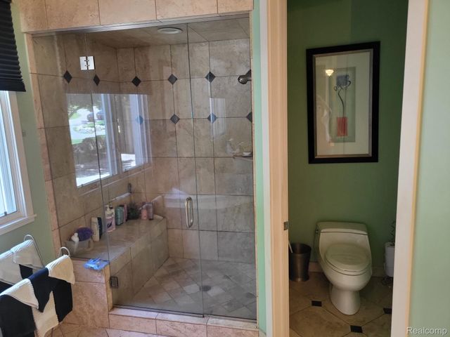 1296 Labrosse Drive, Waterford Charter Township, MI 48328