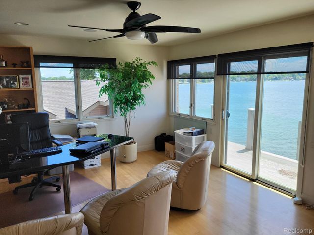 1296 Labrosse Drive, Waterford Charter Township, MI 48328