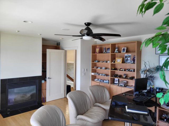 1296 Labrosse Drive, Waterford Charter Township, MI 48328