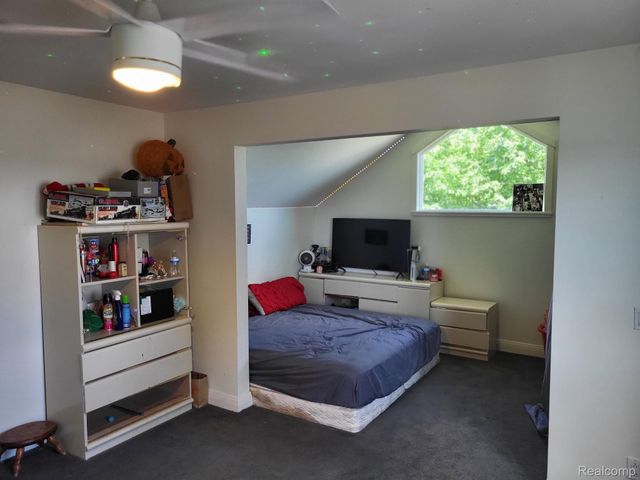 1296 Labrosse Drive, Waterford Charter Township, MI 48328