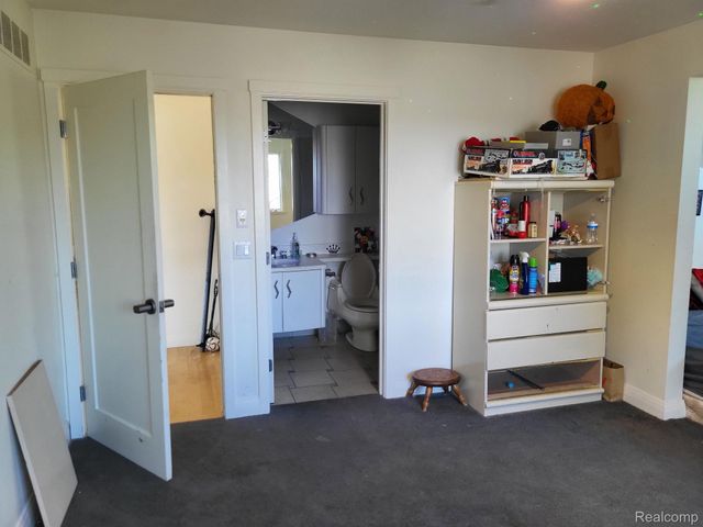 1296 Labrosse Drive, Waterford Charter Township, MI 48328
