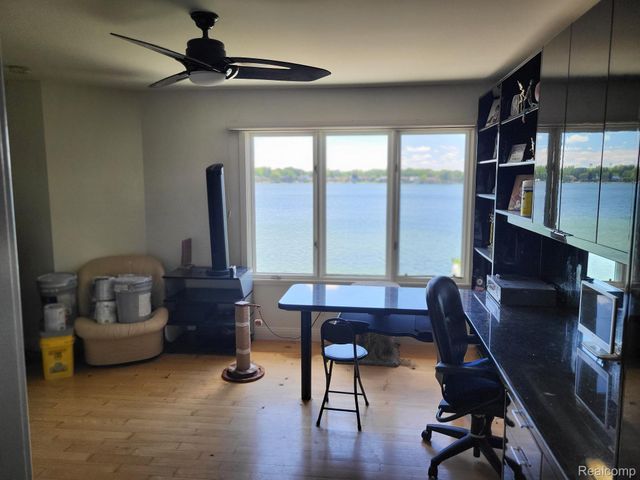 1296 Labrosse Drive, Waterford Charter Township, MI 48328