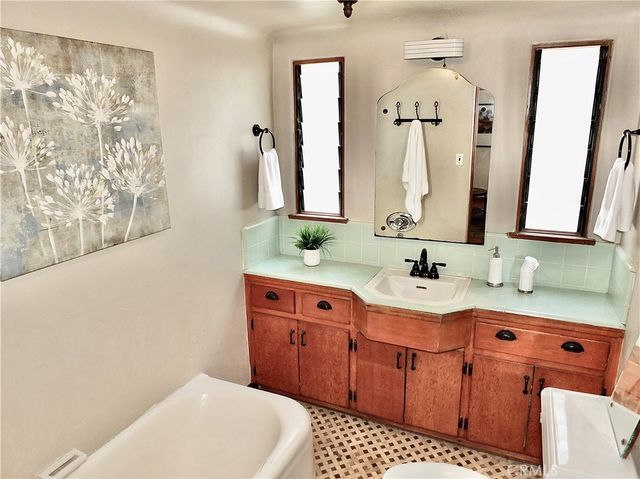 3757 Cerritos Avenue, Long Beach, CA 90807