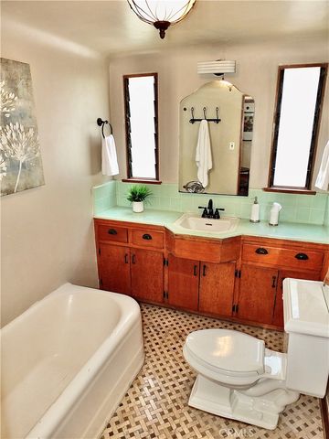 3757 Cerritos Avenue, Long Beach, CA 90807