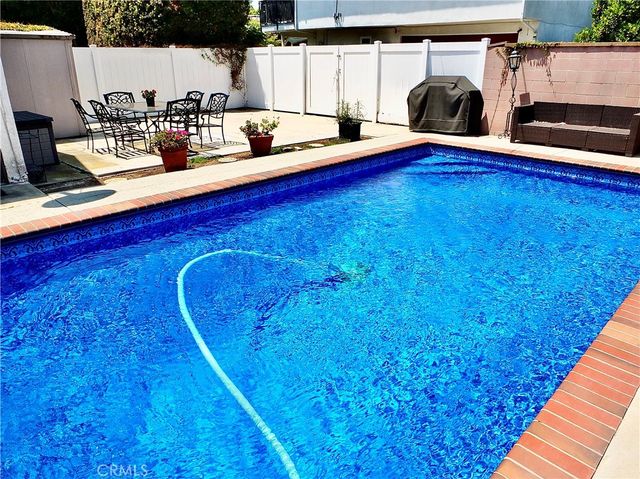 3757 Cerritos Avenue, Long Beach, CA 90807