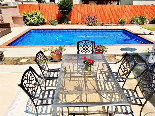 3757 Cerritos Avenue, Long Beach, CA 90807