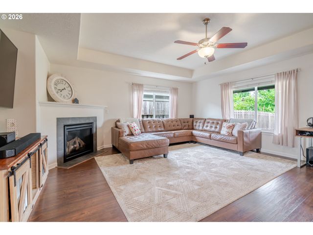 851 S 5TH St, Jefferson, OR 97352