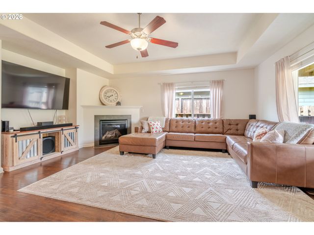 851 S 5TH St, Jefferson, OR 97352