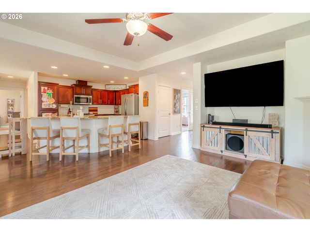 851 S 5TH St, Jefferson, OR 97352