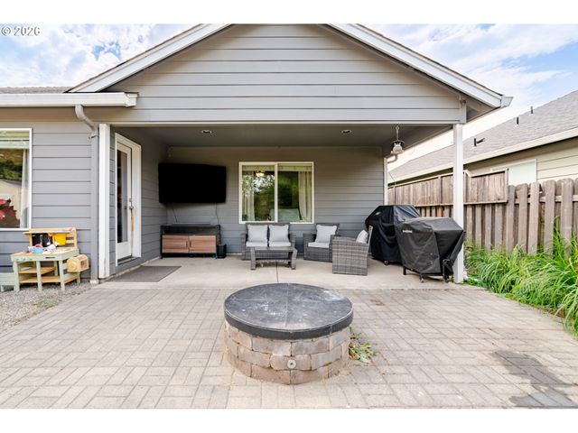 851 S 5TH St, Jefferson, OR 97352