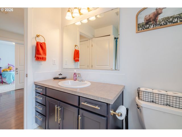 851 S 5TH St, Jefferson, OR 97352