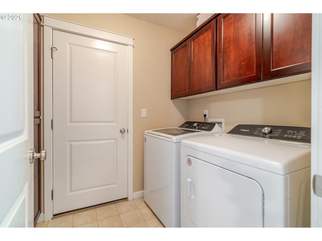 851 S 5TH St, Jefferson, OR 97352
