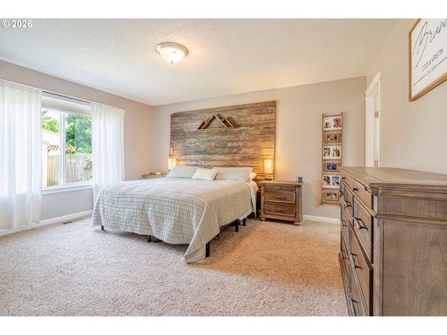 851 S 5TH St, Jefferson, OR 97352