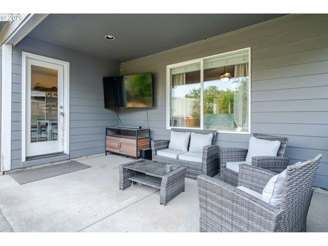 851 S 5TH St, Jefferson, OR 97352