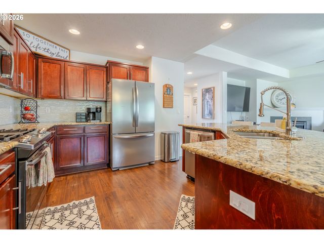 851 S 5TH St, Jefferson, OR 97352
