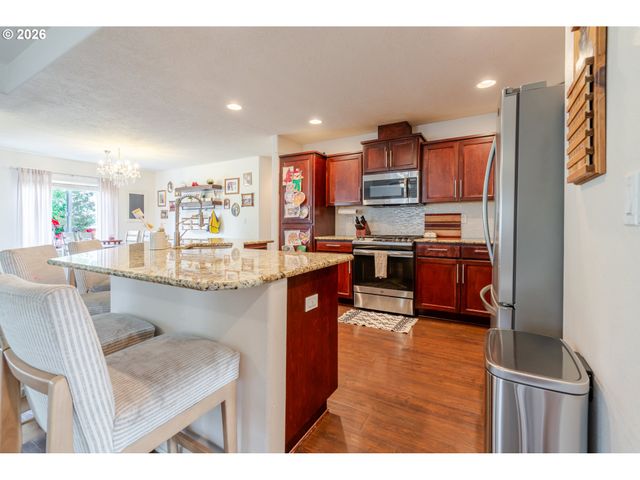 851 S 5TH St, Jefferson, OR 97352
