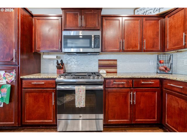 851 S 5TH St, Jefferson, OR 97352