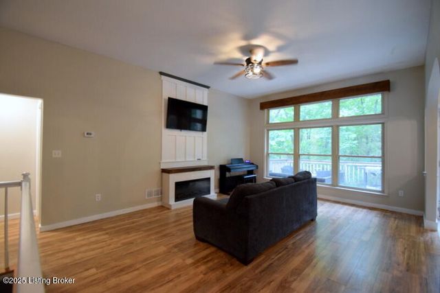 40 Ivy Ct, Brandenburg, KY 40108