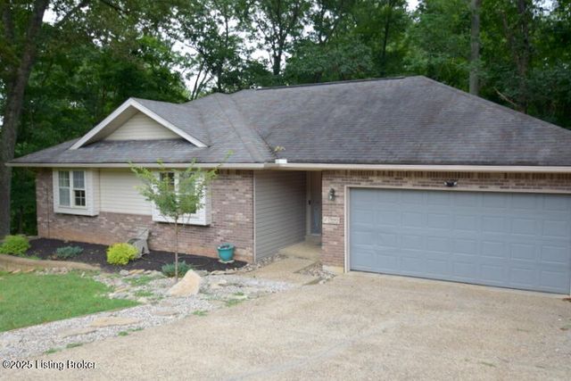 40 Ivy Ct, Brandenburg, KY 40108