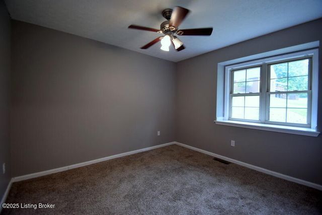 40 Ivy Ct, Brandenburg, KY 40108