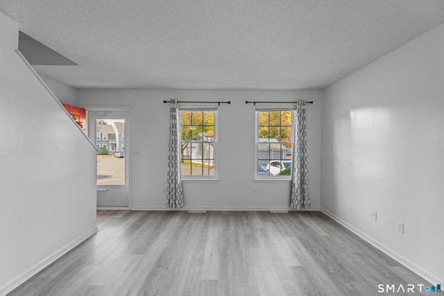 213 Oakland Street APT D, Manchester, CT 06042