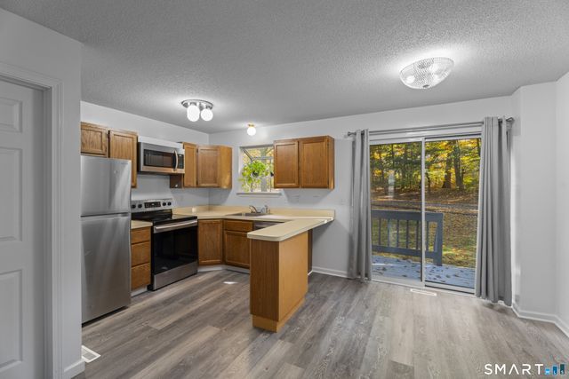 213 Oakland Street APT D, Manchester, CT 06042