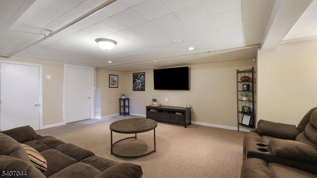 336 Roberts Ln, Scotch Plains Twp., NJ 07076