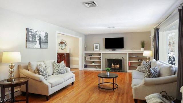 336 Roberts Ln, Scotch Plains Twp., NJ 07076