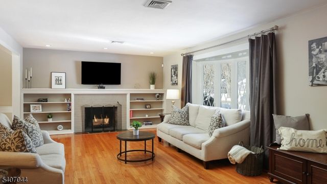 336 Roberts Ln, Scotch Plains Twp., NJ 07076