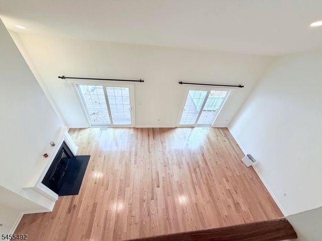 4 Delaware Ln, Branchburg Twp., NJ 08876