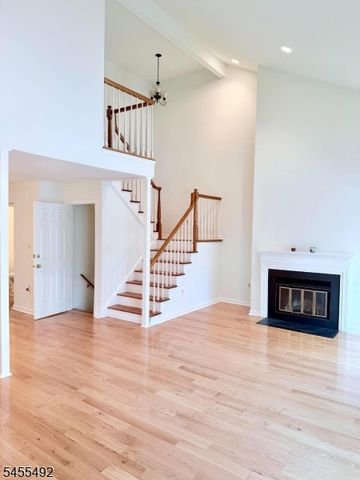 4 Delaware Ln, Branchburg Twp., NJ 08876