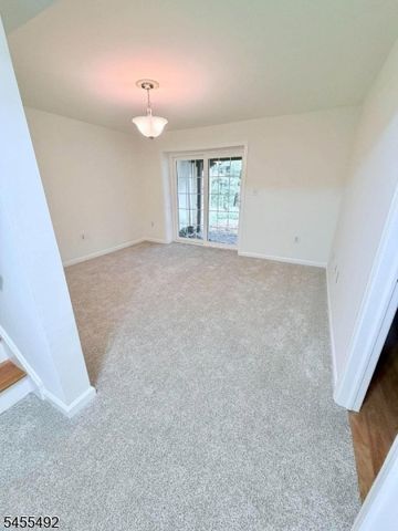 4 Delaware Ln, Branchburg Twp., NJ 08876