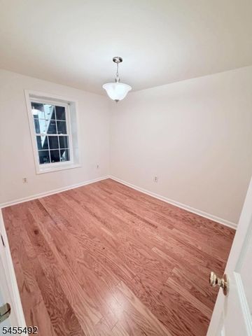 4 Delaware Ln, Branchburg Twp., NJ 08876