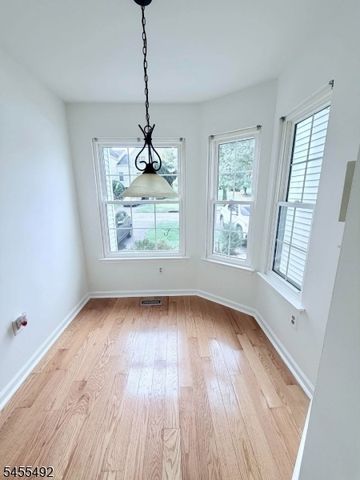 4 Delaware Ln, Branchburg Twp., NJ 08876