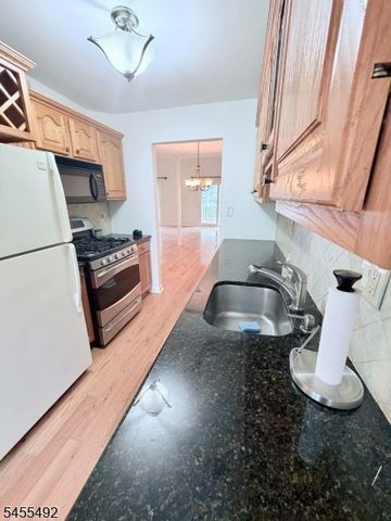 4 Delaware Ln, Branchburg Twp., NJ 08876