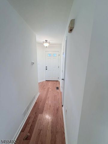 4 Delaware Ln, Branchburg Twp., NJ 08876