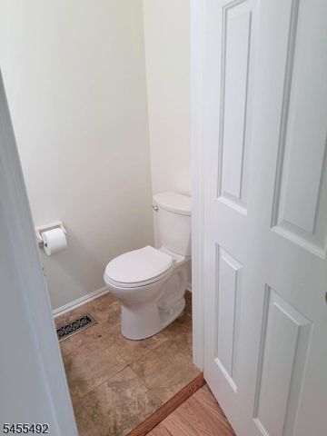 4 Delaware Ln, Branchburg Twp., NJ 08876