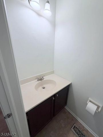 4 Delaware Ln, Branchburg Twp., NJ 08876