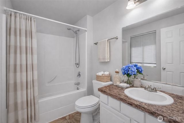 810 E Lakeshore Drive W, Shelton, WA 98584