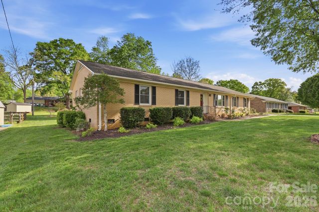 8325 Fallsdale Drive, Charlotte, NC 28214